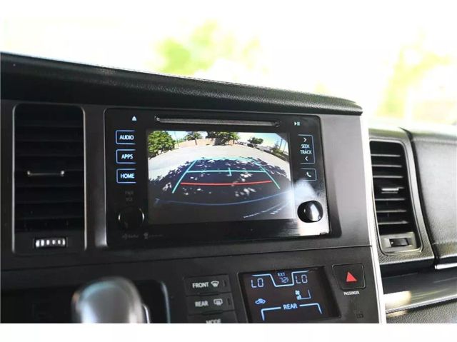 Vehicle image 28 of 29