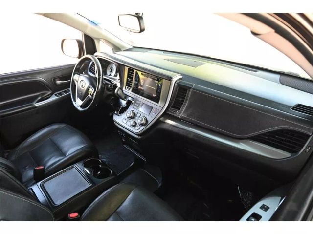 Vehicle image 11 of 29