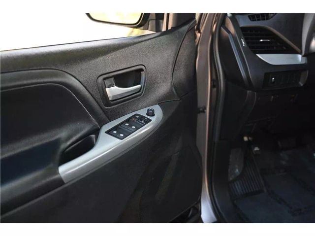Vehicle image 19 of 29