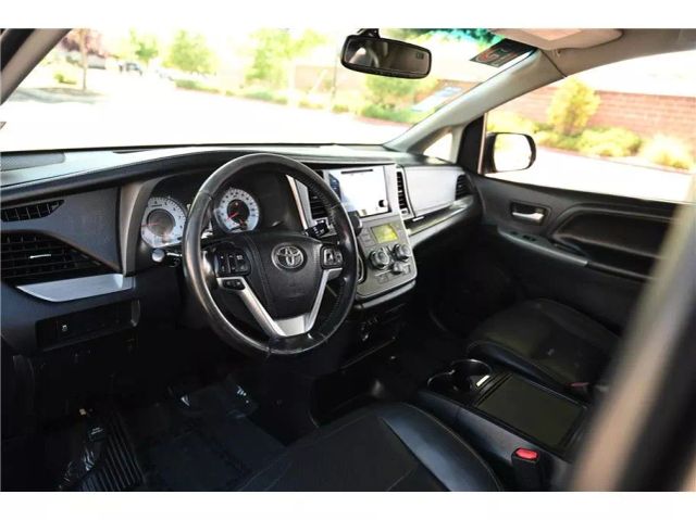 Vehicle image 18 of 29