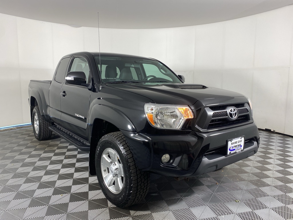 Vehicle image 4 of 23