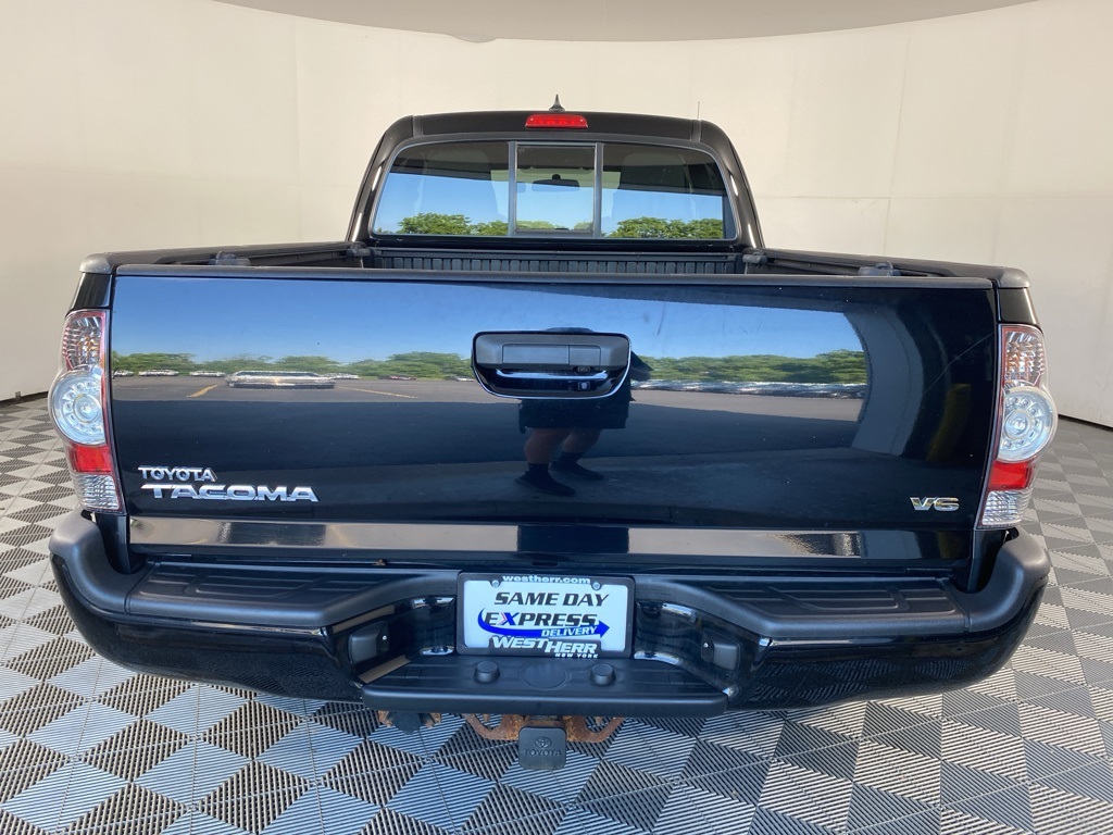 Vehicle image 10 of 23