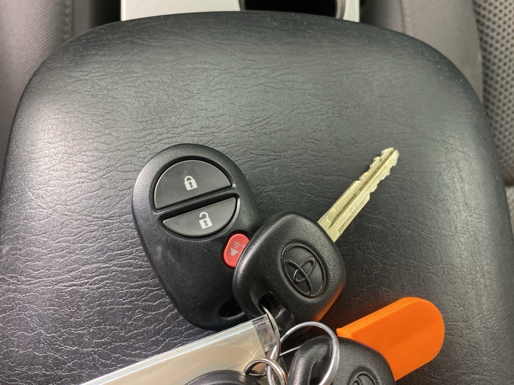 Vehicle image 19 of 23