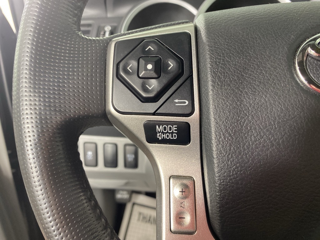 Vehicle image 21 of 23