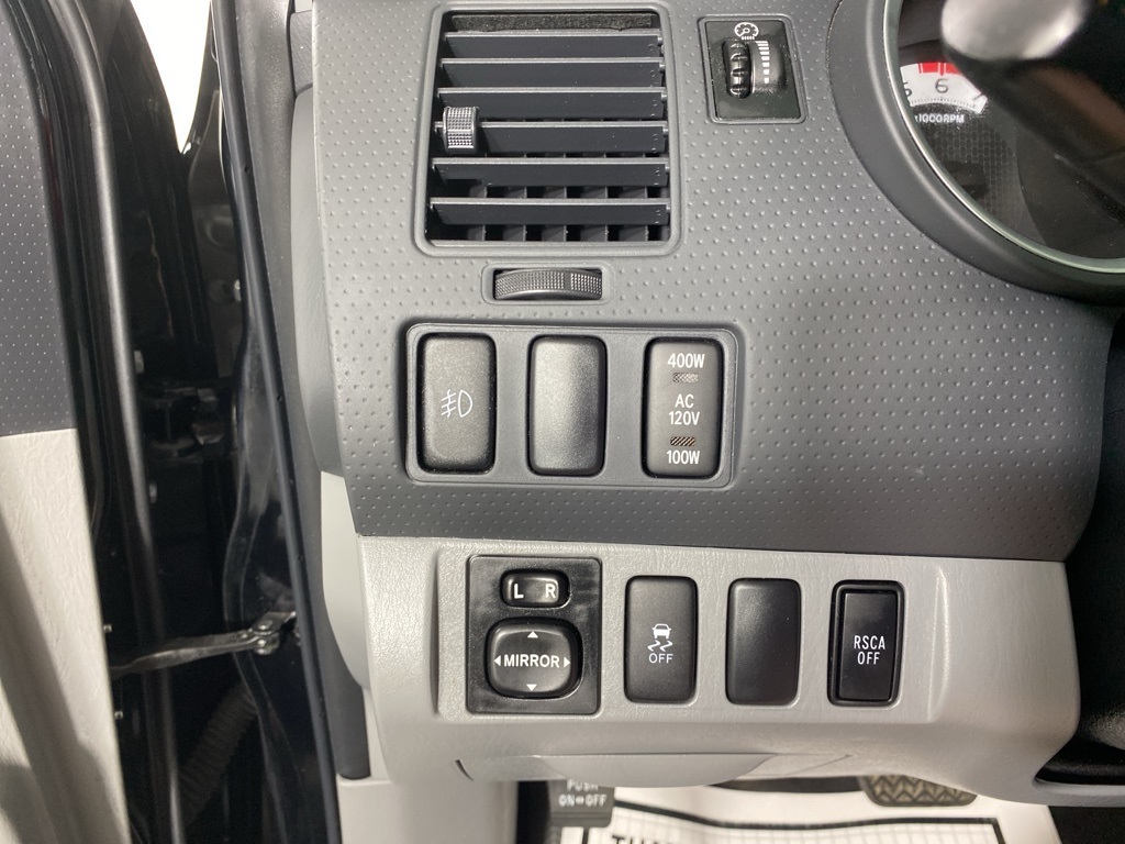 Vehicle image 18 of 23