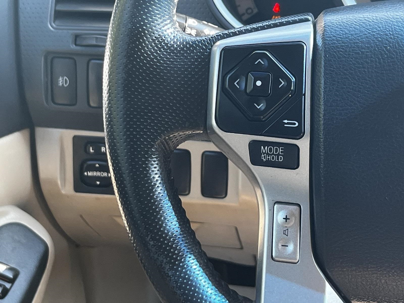 Vehicle image 37 of 43
