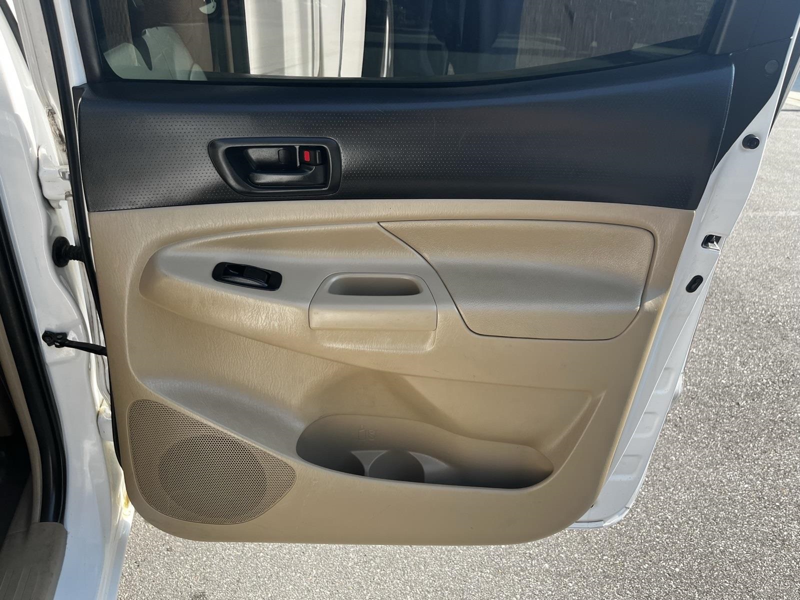 Vehicle image 27 of 43