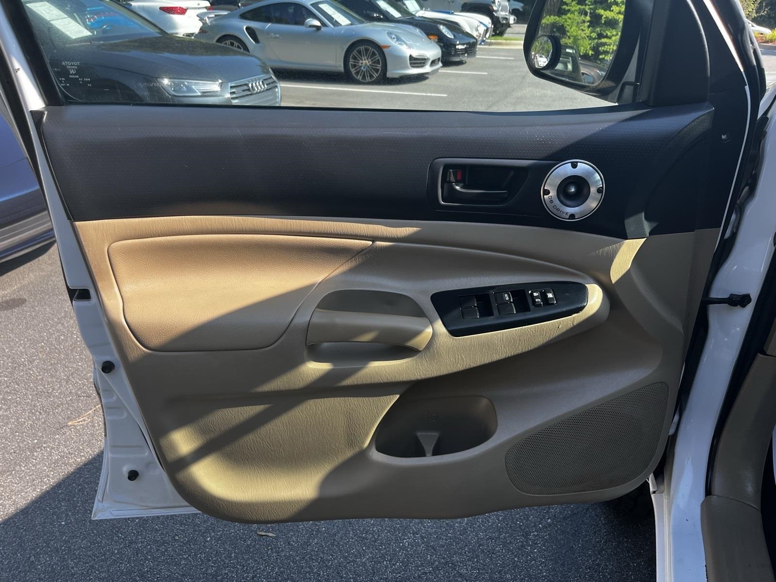 Vehicle image 26 of 43