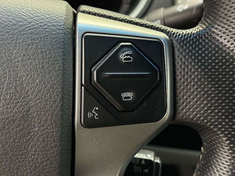 Vehicle image 33 of 37