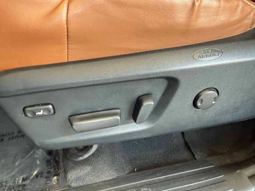 Vehicle image 20 of 32