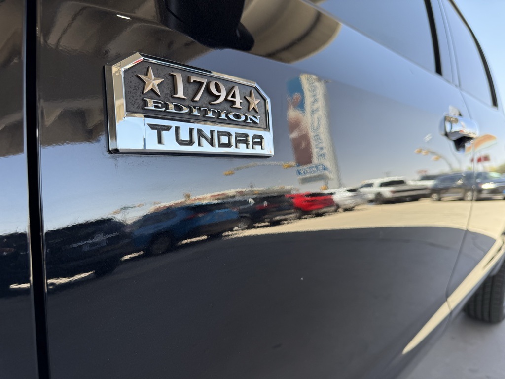 Vehicle image 10 of 32