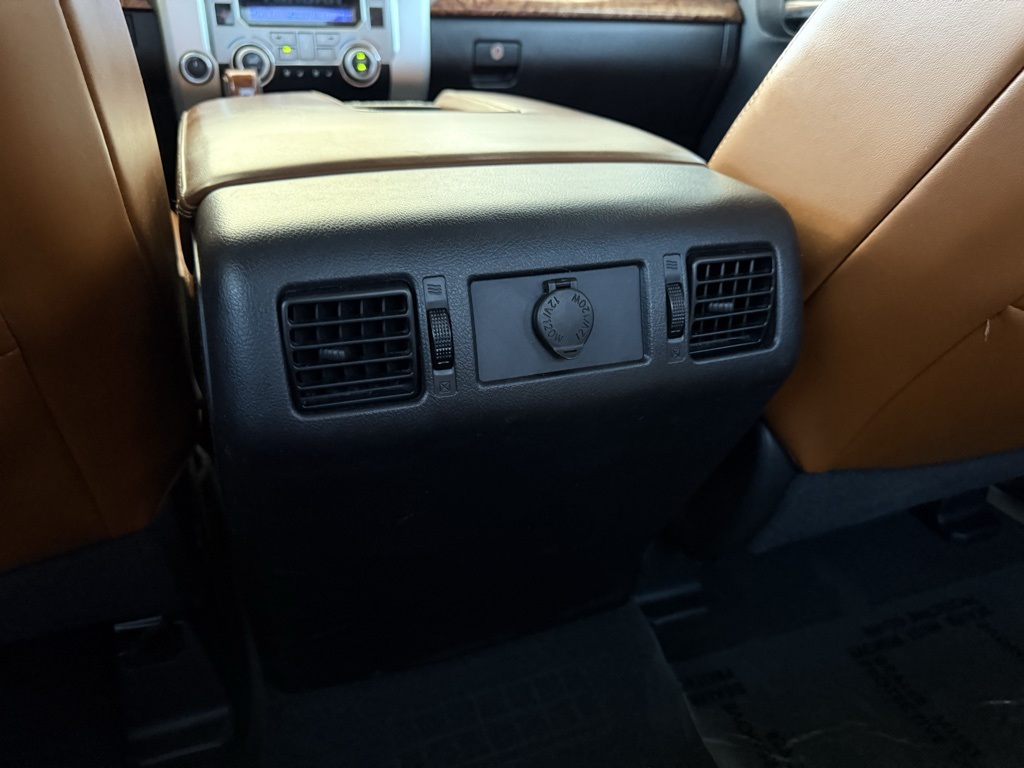 Vehicle image 26 of 32