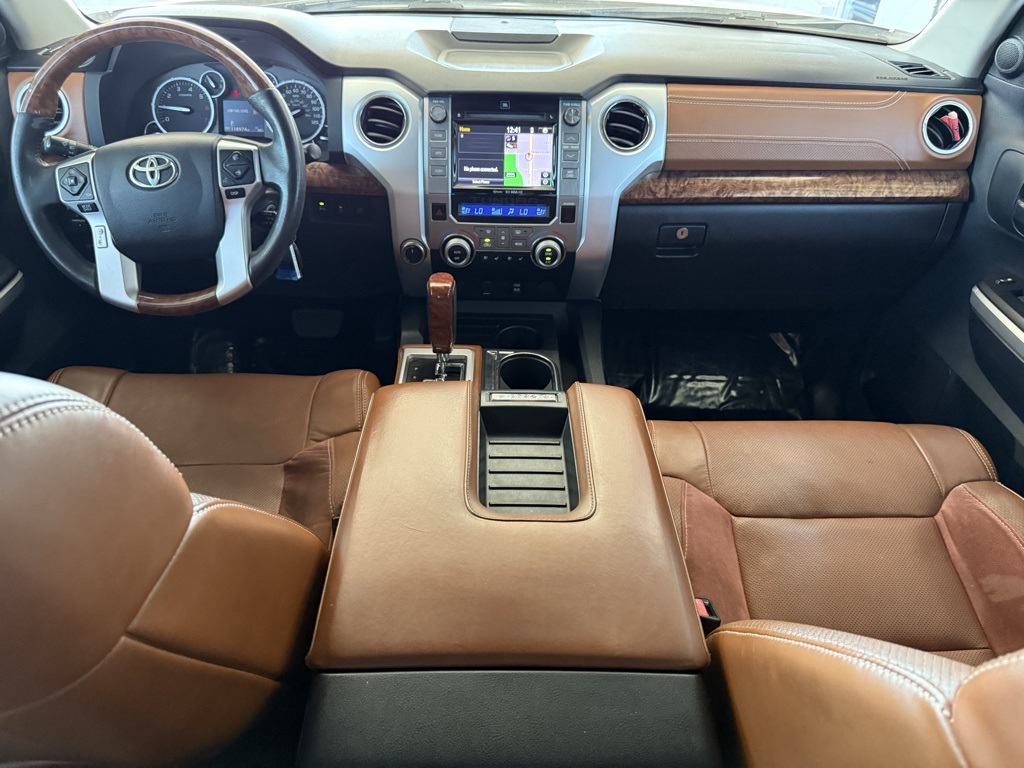 Vehicle image 23 of 32