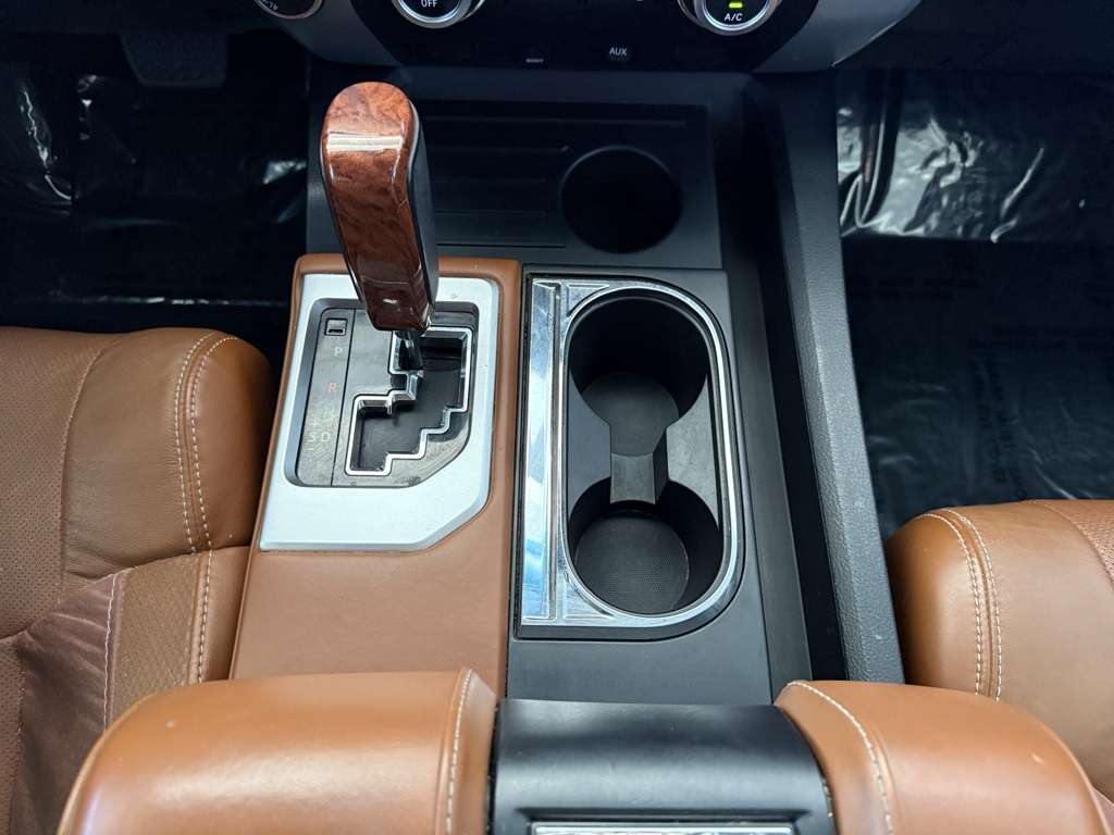 Vehicle image 22 of 32