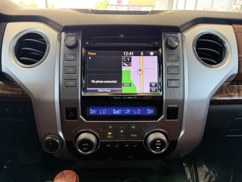 Vehicle image 21 of 32