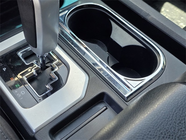 Vehicle image 25 of 37