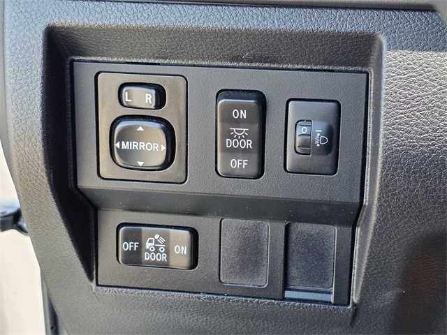 Vehicle image 35 of 37