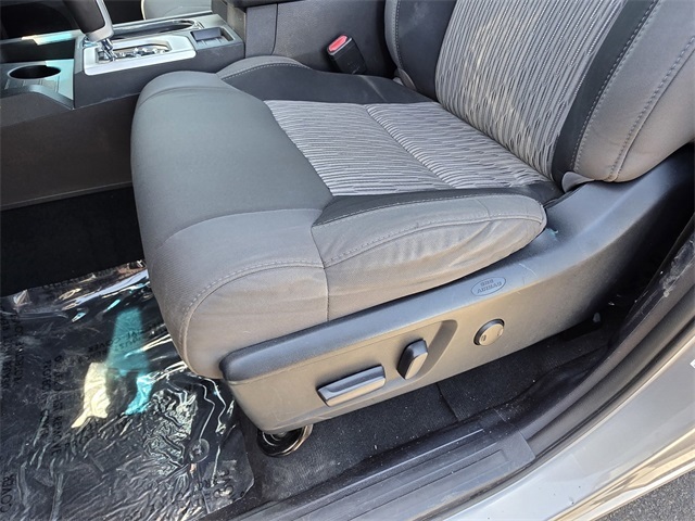 Vehicle image 33 of 37