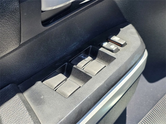 Vehicle image 29 of 37