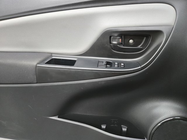 Vehicle image 13 of 18