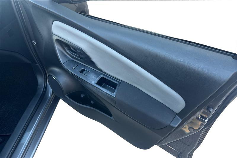 Vehicle image 25 of 32