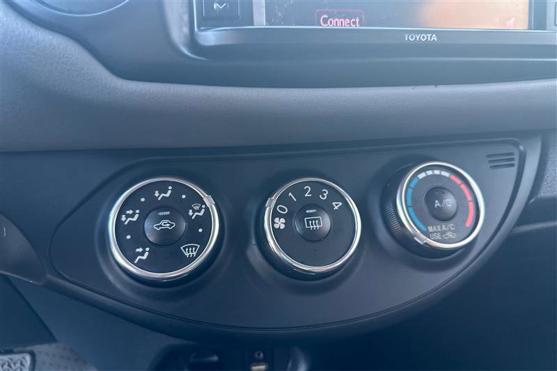 Vehicle image 26 of 32