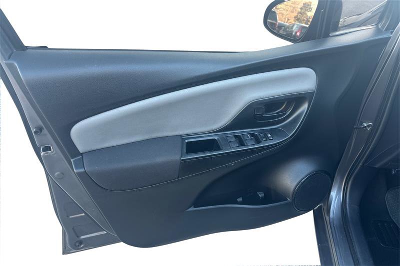 Vehicle image 18 of 32