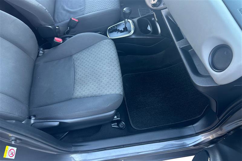 Vehicle image 23 of 32