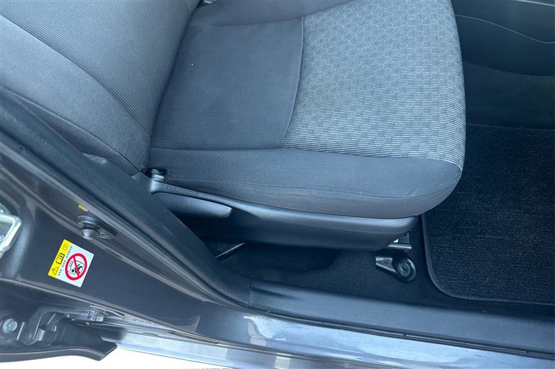 Vehicle image 24 of 32