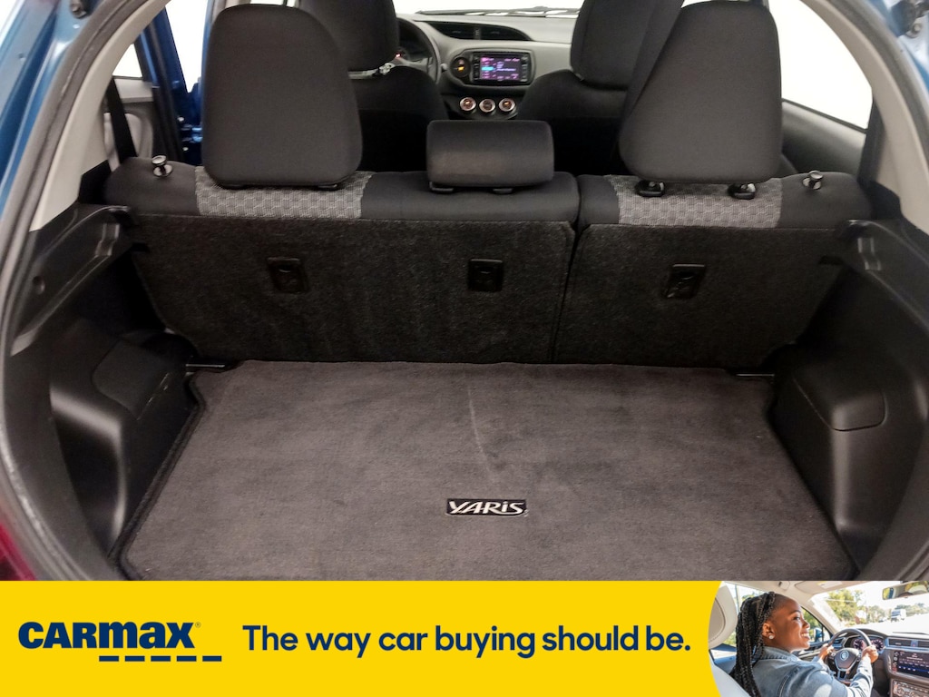 Vehicle image 23 of 33