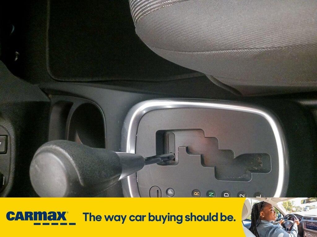 Vehicle image 21 of 33