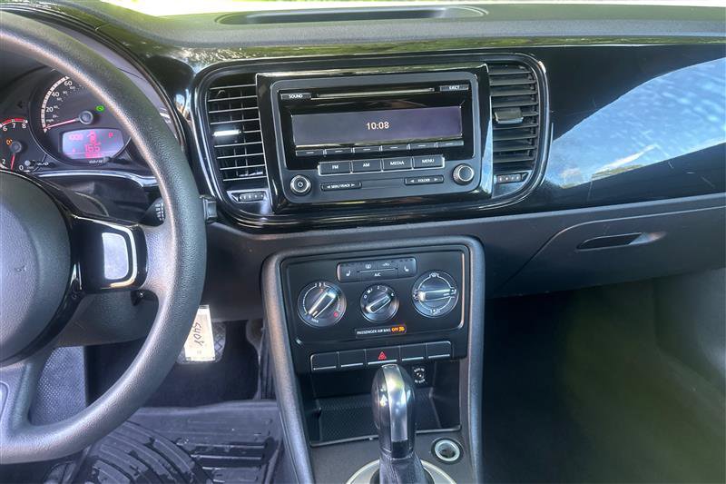 2015 Volkswagen Beetle 1.8T Fleet Image 17 of 30