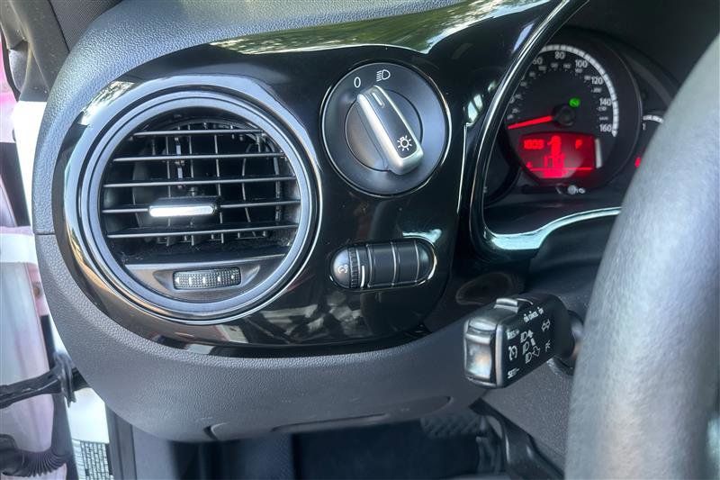 2015 Volkswagen Beetle 1.8T Fleet Image 27 of 30