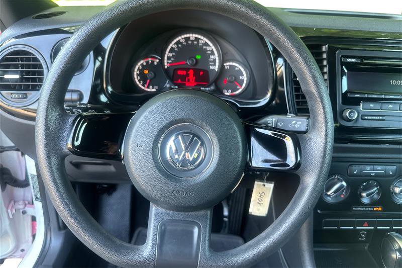 2015 Volkswagen Beetle 1.8T Fleet Image 14 of 30