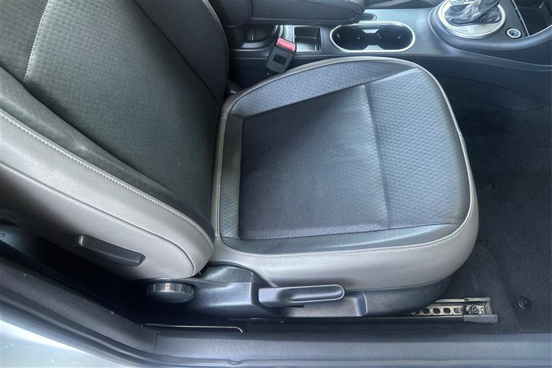 2015 Volkswagen Beetle 1.8T Fleet Image 28 of 30