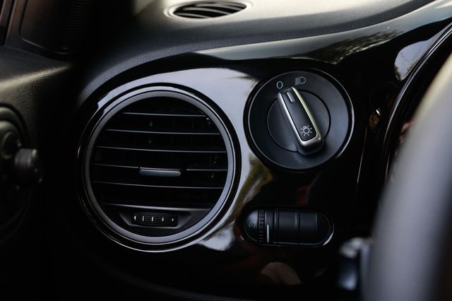 Vehicle image 37 of 45