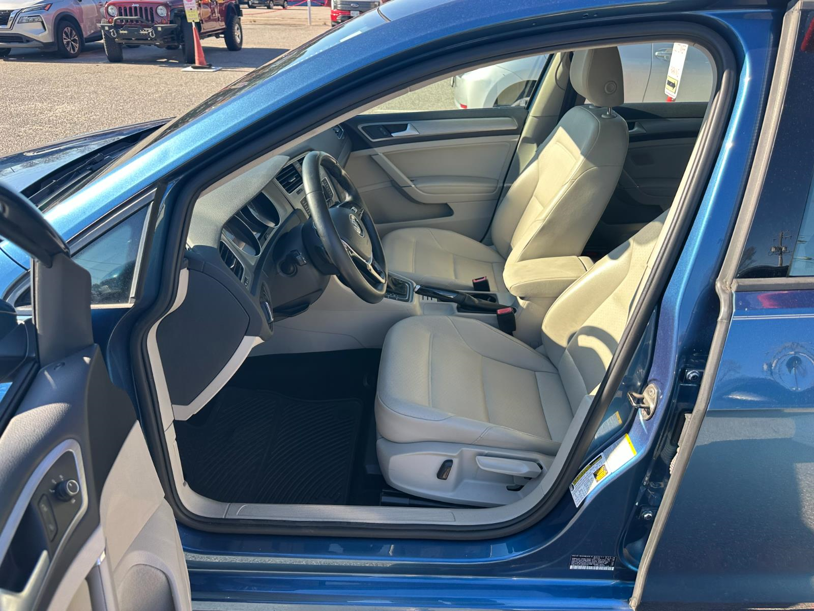 Vehicle image 16 of 27