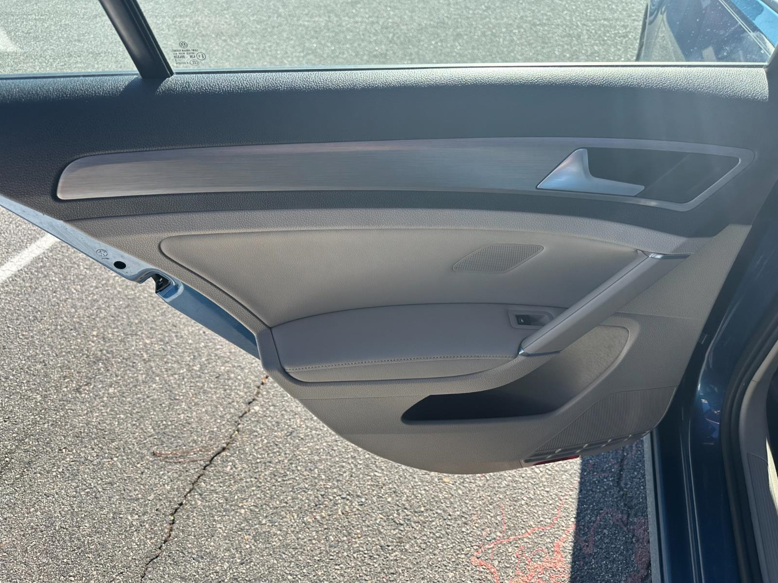 Vehicle image 17 of 27