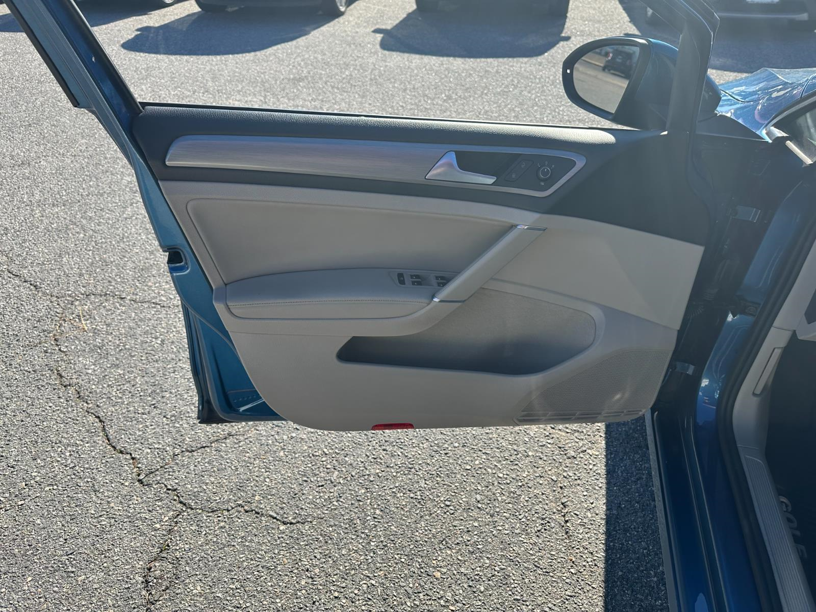 Vehicle image 10 of 27