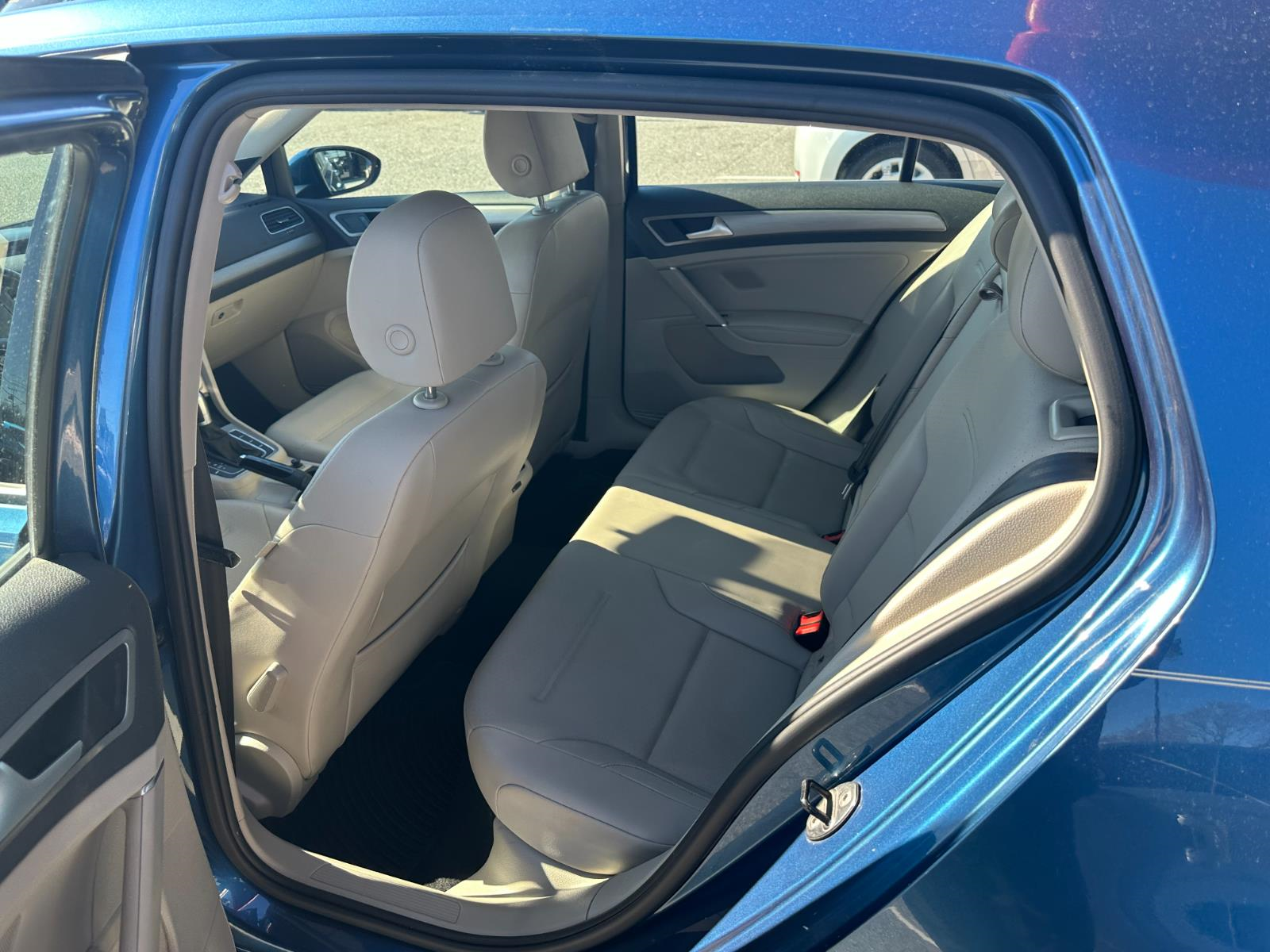 Vehicle image 20 of 27
