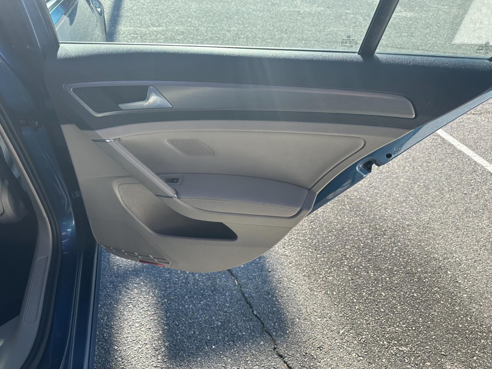 Vehicle image 22 of 27