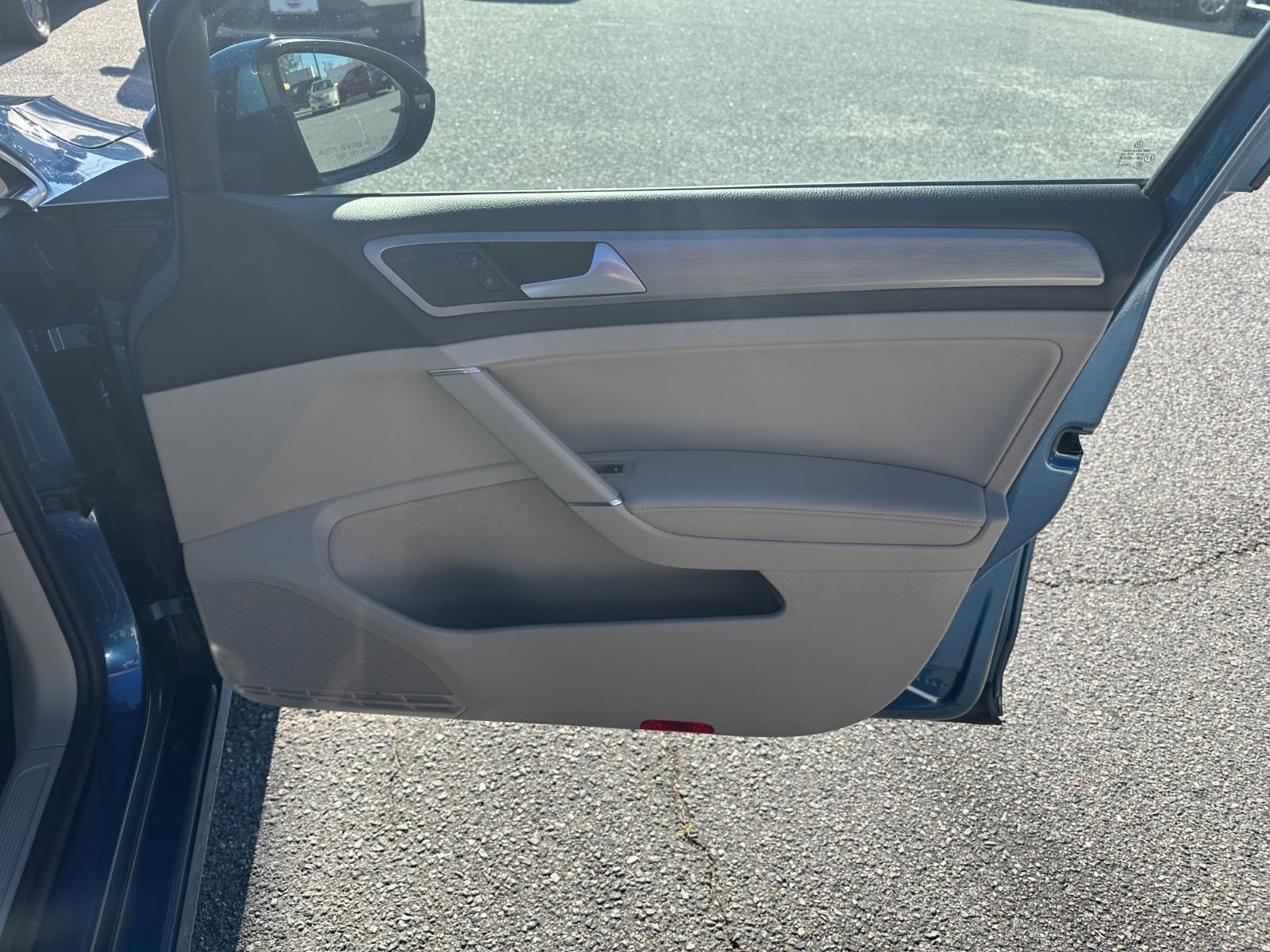 Vehicle image 25 of 27