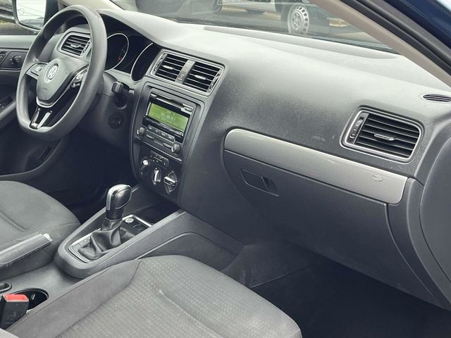 Vehicle image 15 of 32
