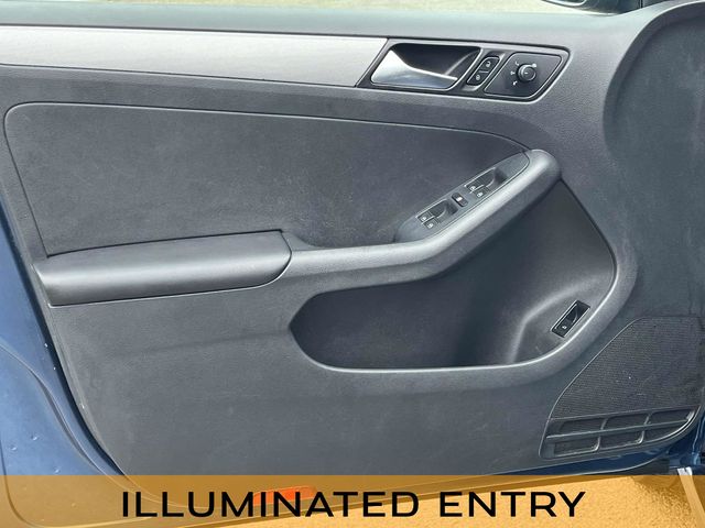 Vehicle image 23 of 32