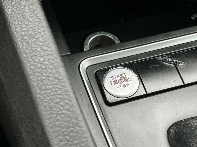Vehicle image 25 of 32