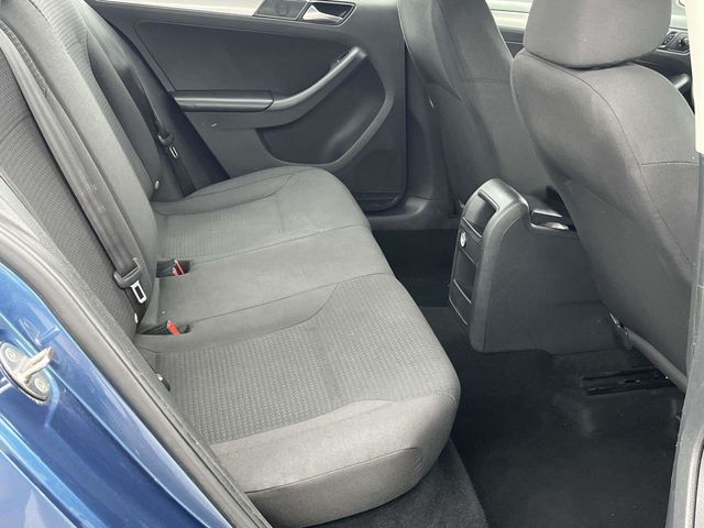 Vehicle image 11 of 32