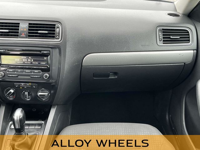 Vehicle image 16 of 32