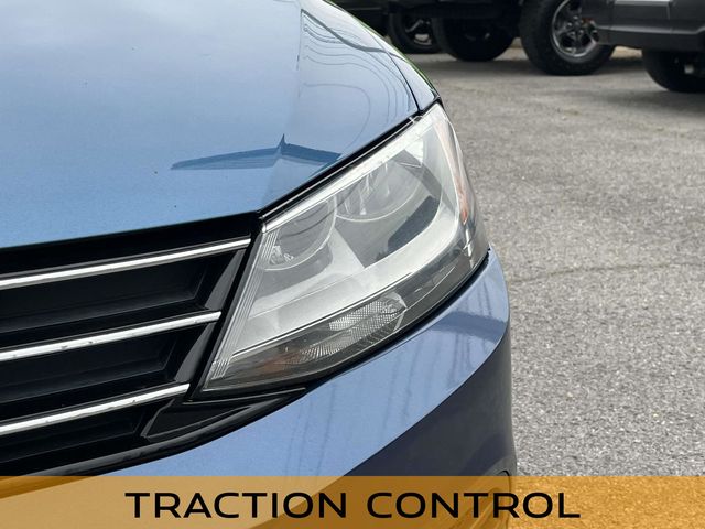 Vehicle image 28 of 32