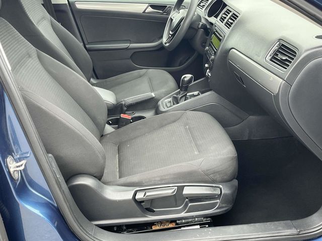 Vehicle image 14 of 32