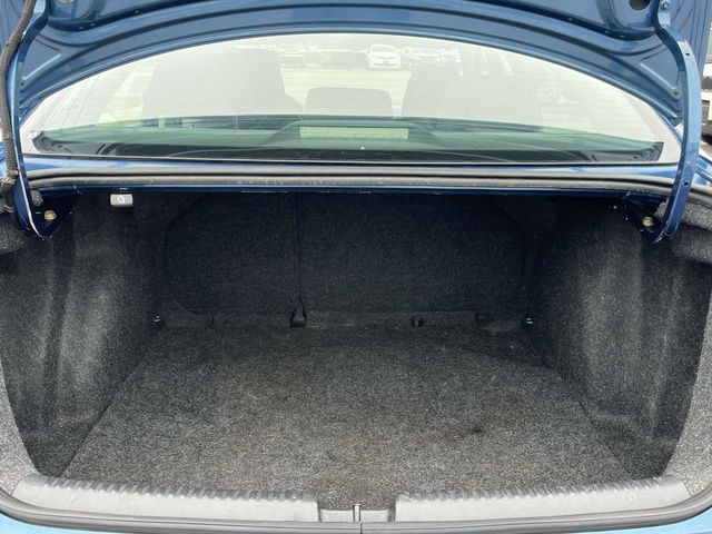 Vehicle image 10 of 32